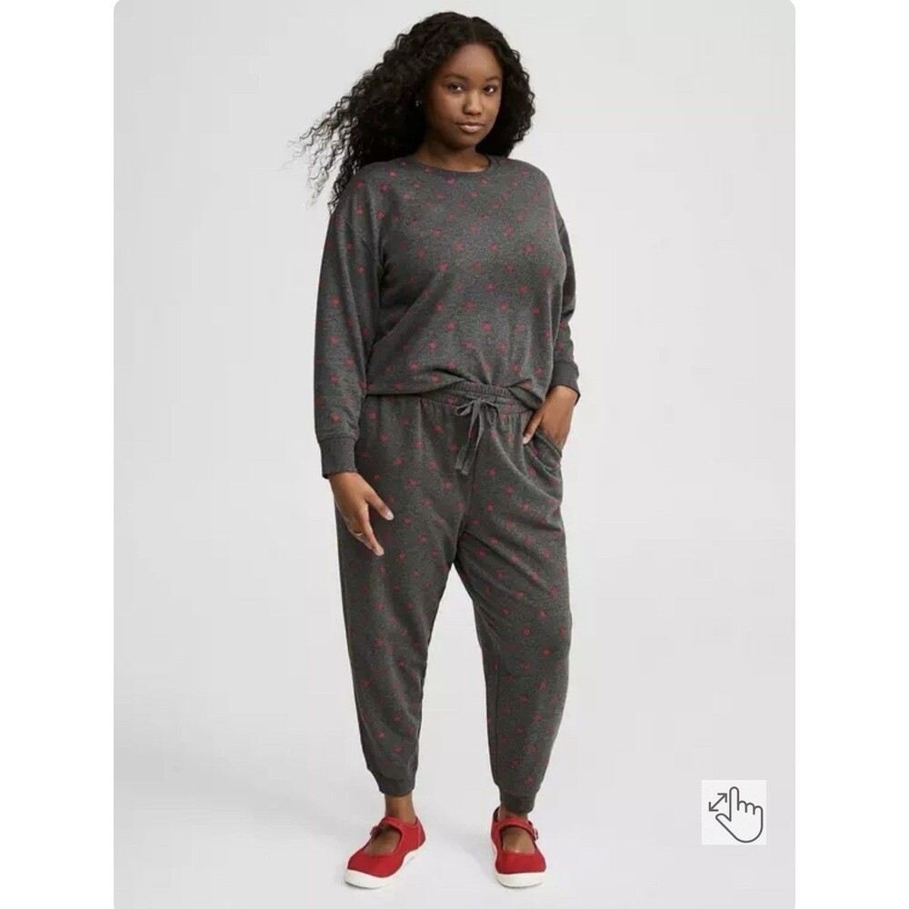 Torrid 2 Piece Sweat Set Hearts Print Size 2 (2X) Gray Joggers Sweatshirt